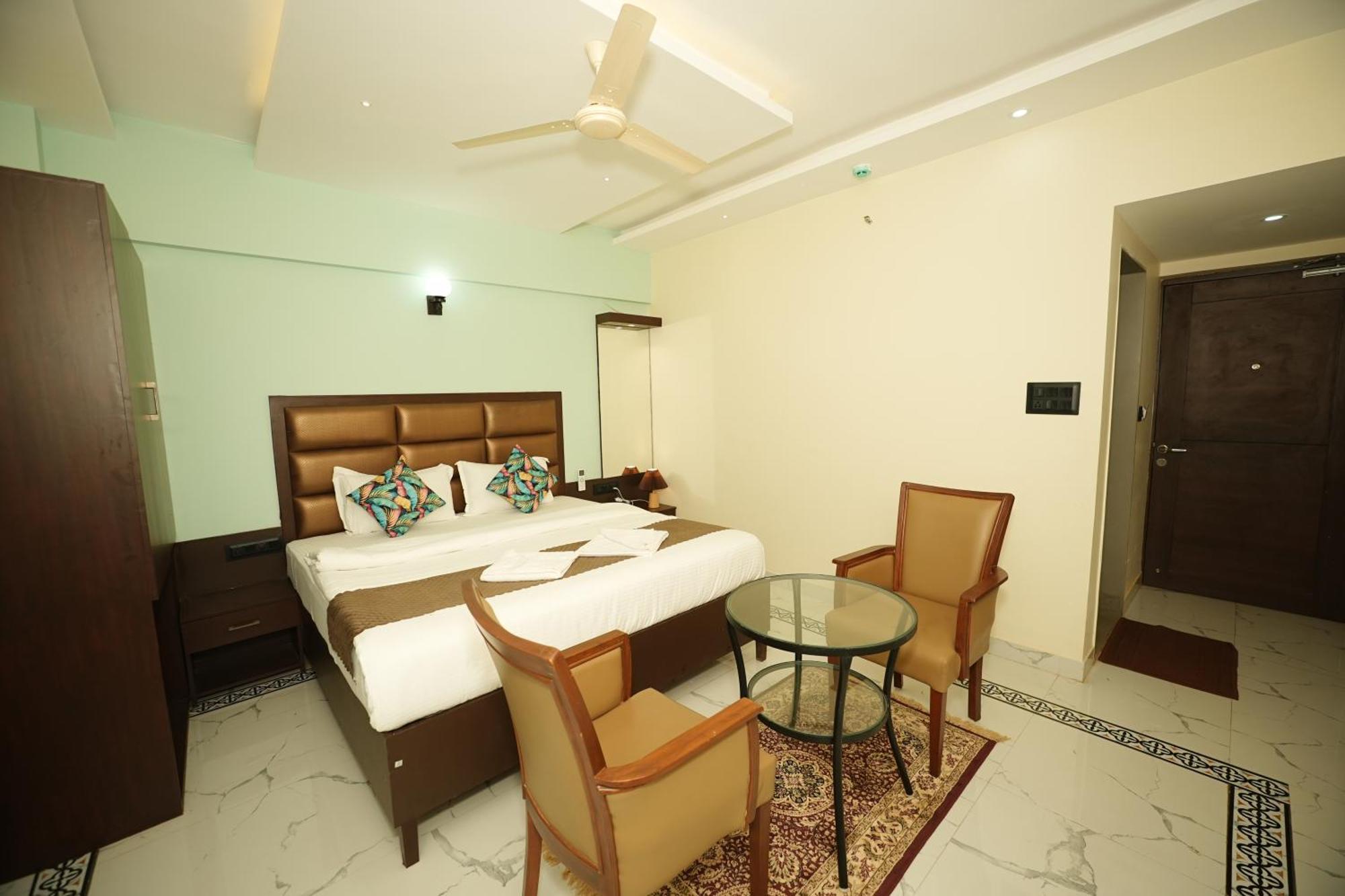 Saikiran Hotel Mapusa Exterior foto