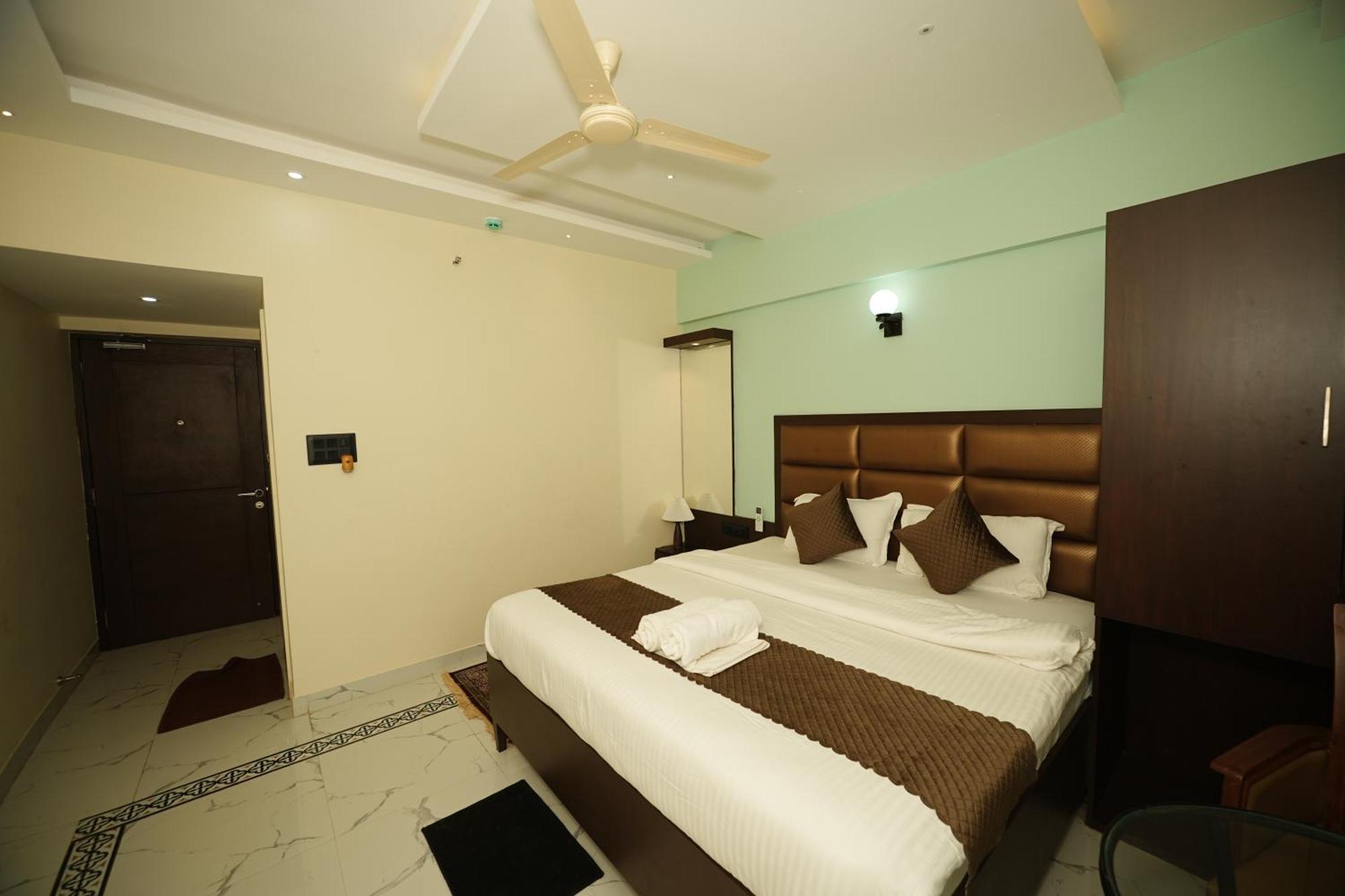 Saikiran Hotel Mapusa Exterior foto